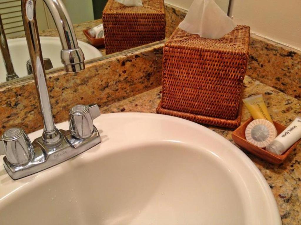 Hotel Equus Honolulu Zewnętrze zdjęcie