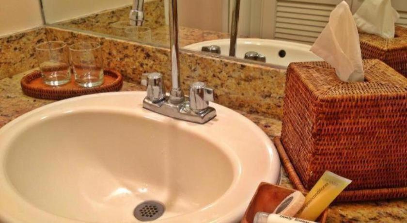 Hotel Equus Honolulu Zewnętrze zdjęcie