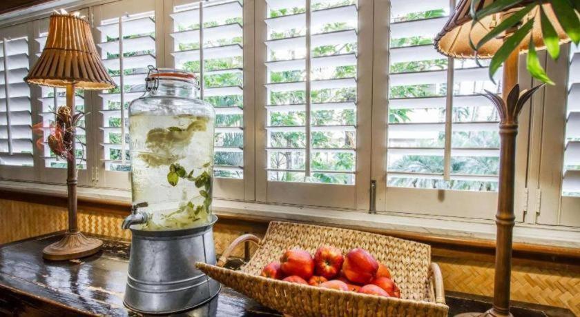 Hotel Equus Honolulu Zewnętrze zdjęcie