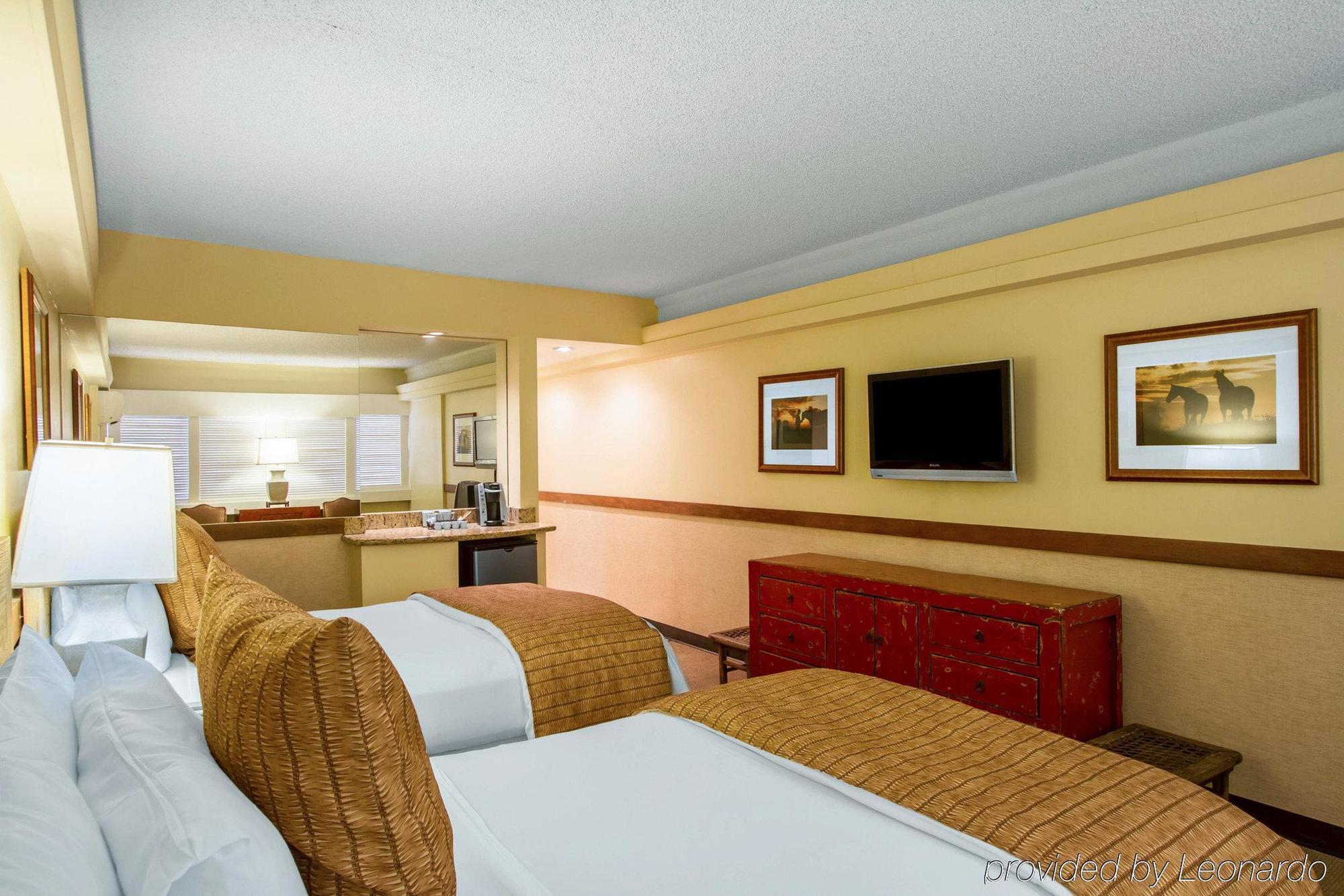 Hotel Equus Honolulu Zewnętrze zdjęcie
