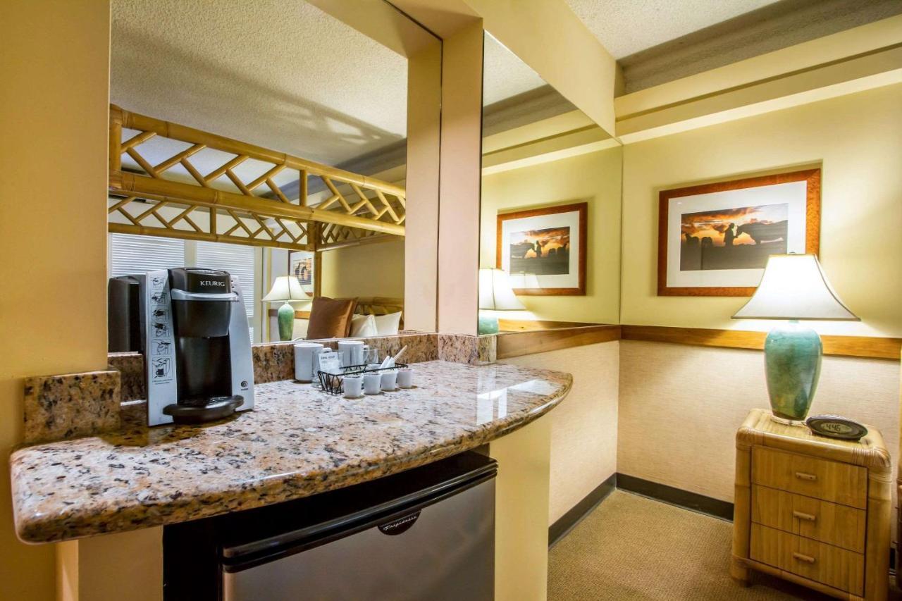 Hotel Equus Honolulu Zewnętrze zdjęcie