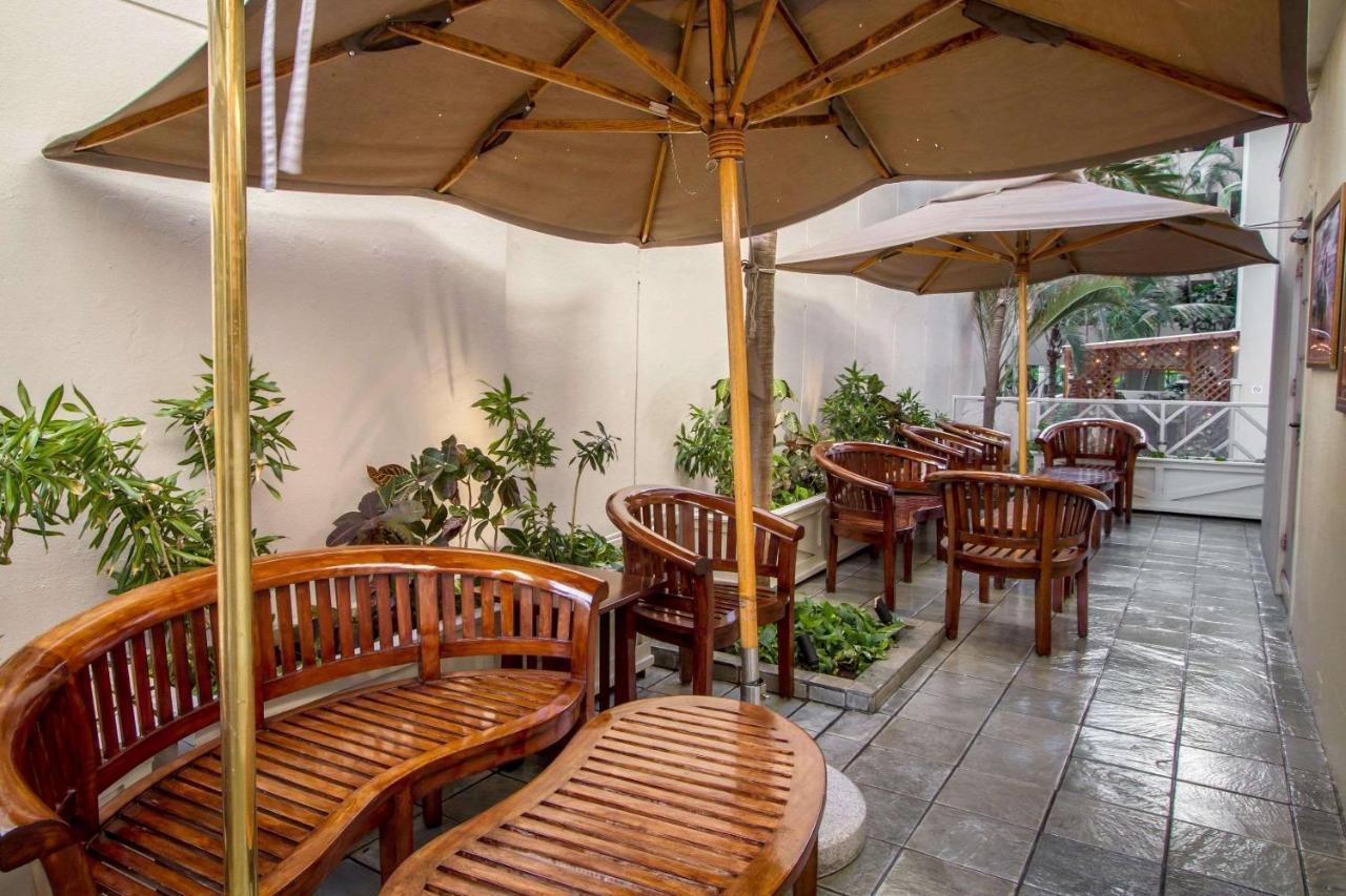 Hotel Equus Honolulu Zewnętrze zdjęcie